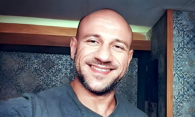 خرج من عباءة المزاريطة، رحلة أحمد مكى في التمرد على الكوميديا وإعادة اكتشاف نفسه فنيا