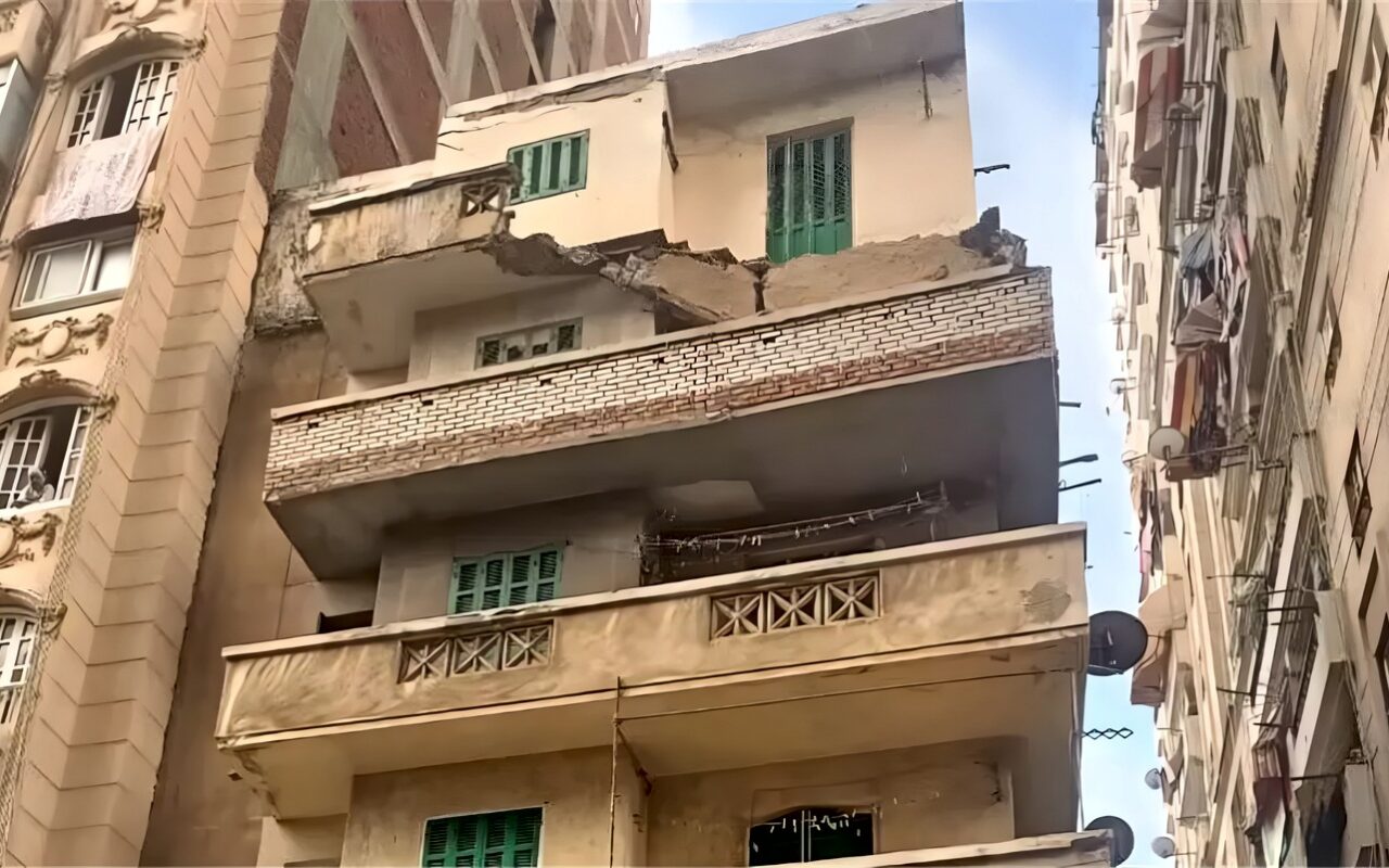 مصرع سيدة سقطت من شرقة منزلها بالدور الـ 18 في الإسكندرية