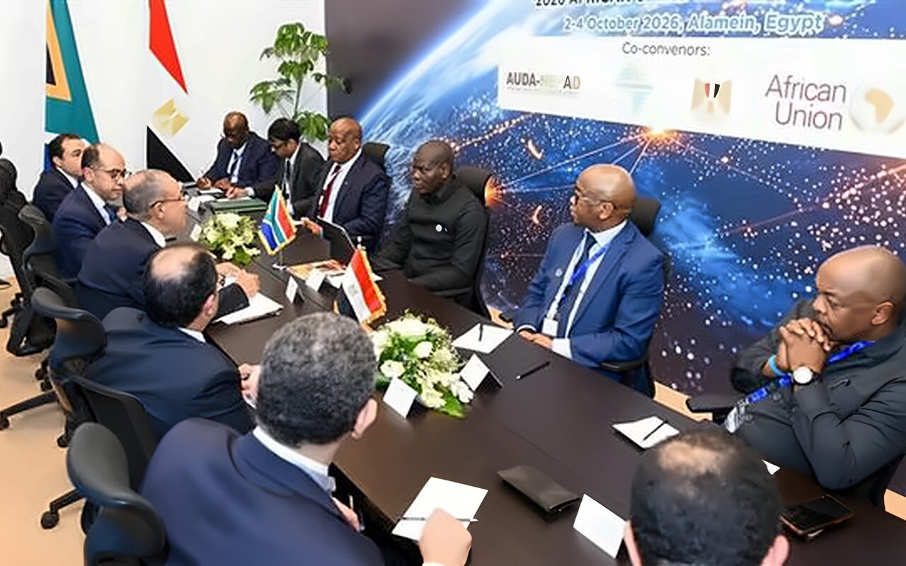 وزير الخارجية يلتقي نظيره الجنوب أفريقي على هامش منتدى العلمين إفريقيا
