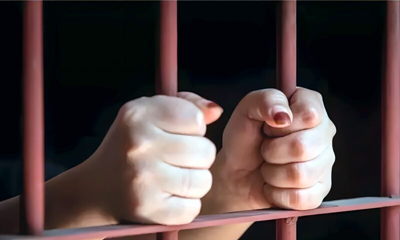 بعد ولادتها سفاحا.. ضبط سيدة ألقت طفلتها في الشارع ببدر