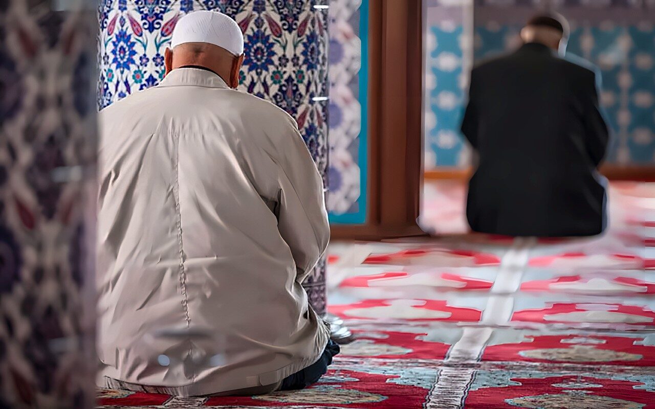 هل تعاد الصلاة حال الشك في عدد الركعات؟.. أمين الفتوى يجيب
