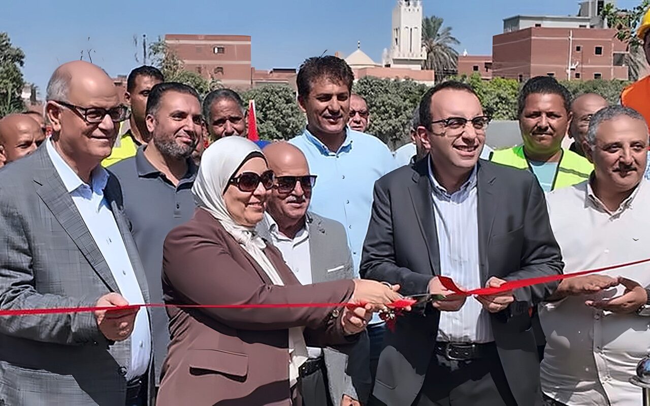 نائب محافظ الإسماعيلية يفتتح محطة صرف ومدرسة