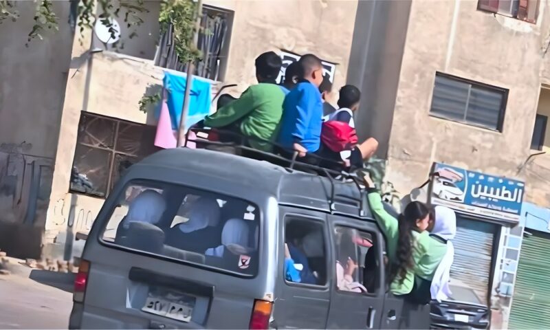 أطفال فوق سطح سيارة سوزوكي، الأمن يفحص فيديو نقل تلاميذ بطريقة خطرة في النهضة