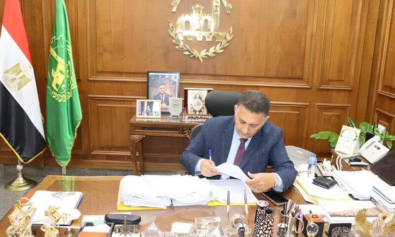 محافظ القليوبية يعتمد ترسية مشروعات رصف وتطوير الطرق بعدد من مدن المحافظة ضمن خطة 2026/2027