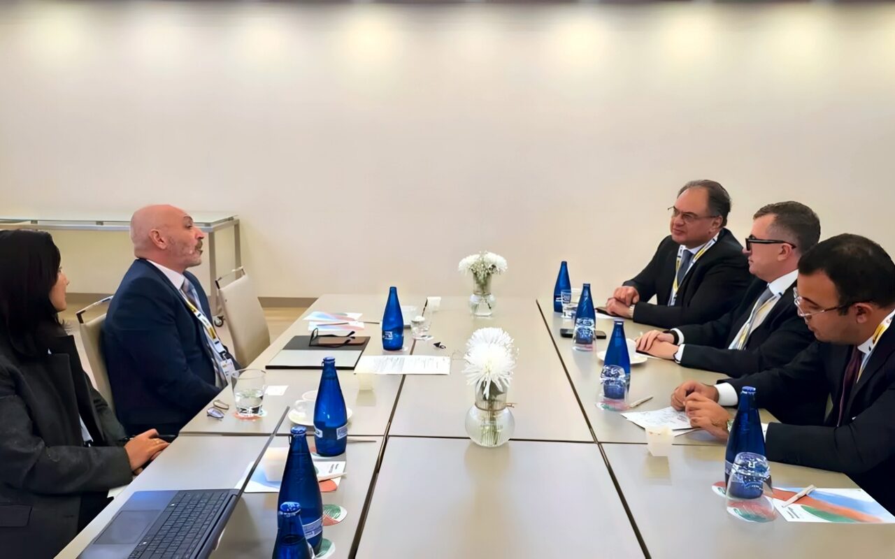 وزير التخطيط يستعرض الاستراتيجية الوطنية للتمويل وتقرير المراجعة الطوعي أمام قيادات الأمم المتحدة