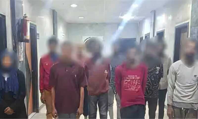 ضبط 10 متهمين باستغلال الأطفال في التسول وبيع السلع بالإكراه في الجيزة