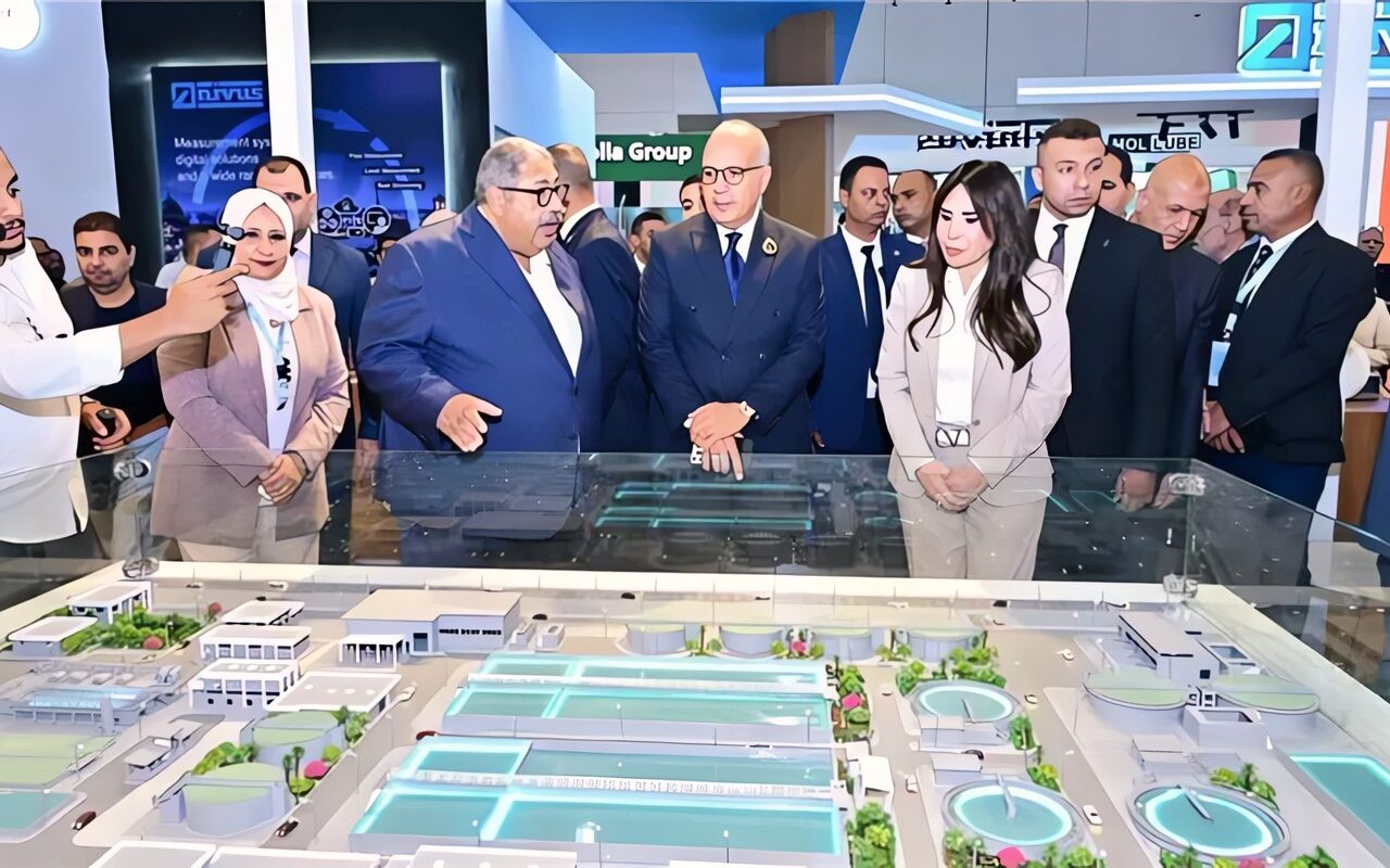 وزيرا الإسكان والري يتفقدان أجنحة الشركات المشاركة ويطلعان على أحدث تكنولوجيات المياه والصرف الصحي