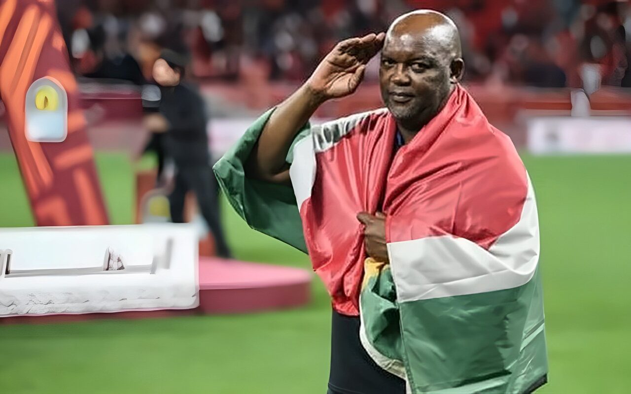 ماذا فعل موسيماني مع الجماهير المصرية قبل مباراة مصر وجنوب أفريقيا؟ (فيديو)