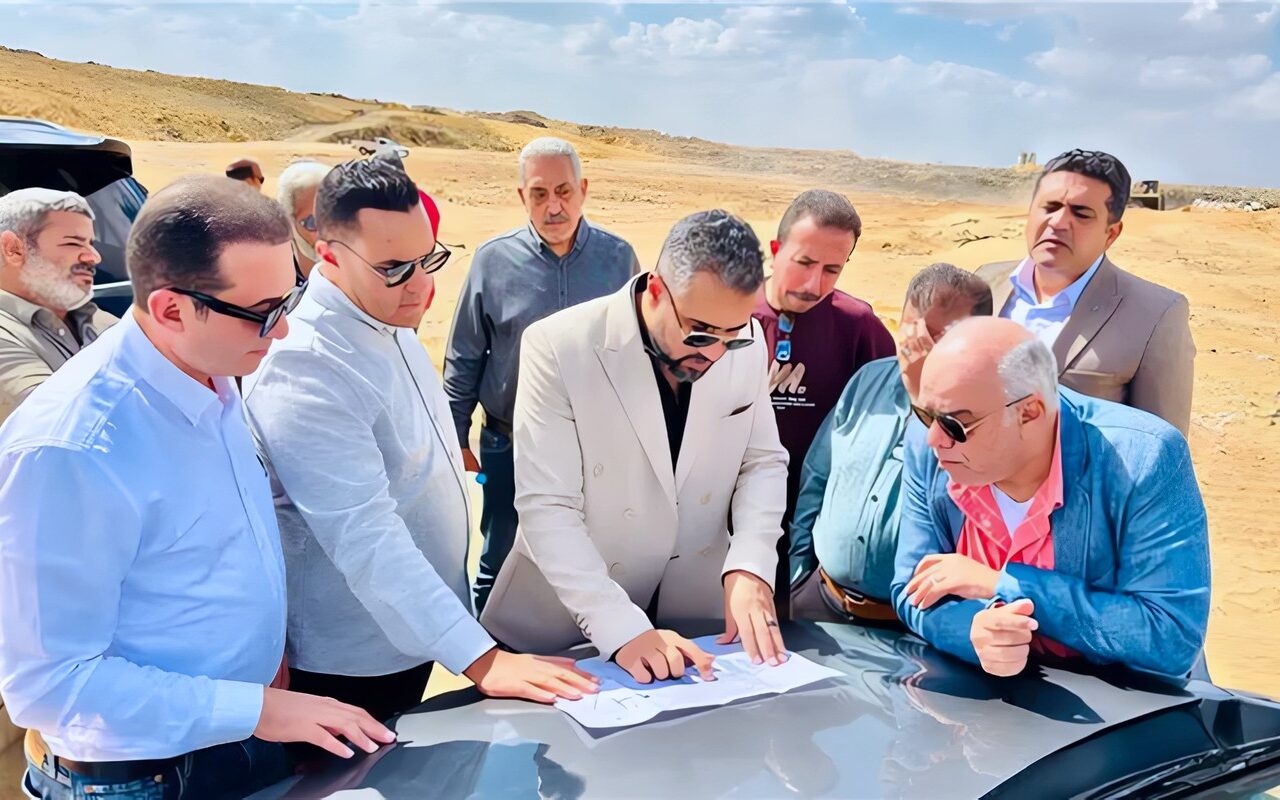 تحويل مقلب القمامة المغلق بالعبور الجديدة إلى حديقة مركزية ومجمع مطاعم وأكاديمية للفروسية