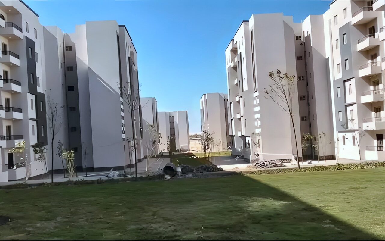 وزيرة الإسكان تتابع موقف تنفيذ مشروعات المرافق والإسكان والتنمية بالمدن الجديدة في صعيد مصر