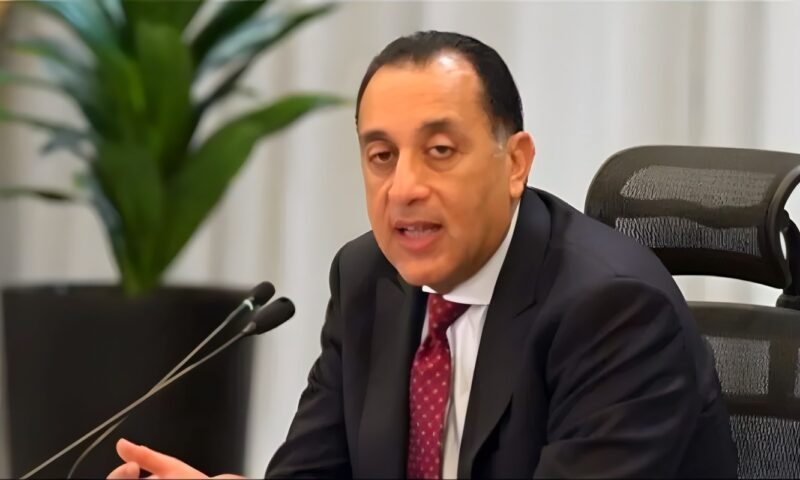 رئيس الوزراء يستعرض جهود الصحة لتجديد اعتماد «المستوى الذهبي» للقضاء على فيروس «سي» من منظمة الصحة العالمية