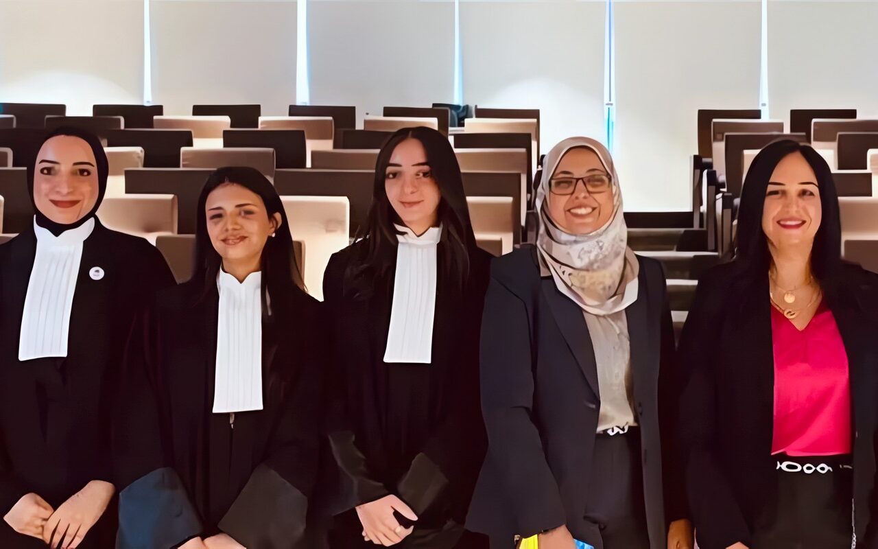 “حقوق القاهرة” تحصد المركز الثاني في المرافعات الحضورية بالمحكمة الصورية العربية لحقوق الإنسان