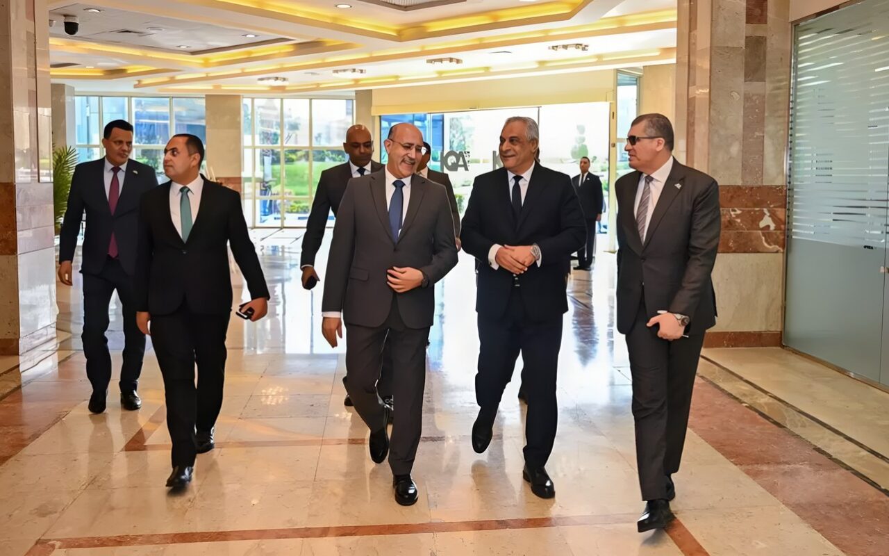 رئيس العربية للتصنيع ووزير الإنتاج الحربي يبحثان آليات تنفيذ التكامل الصناعي
