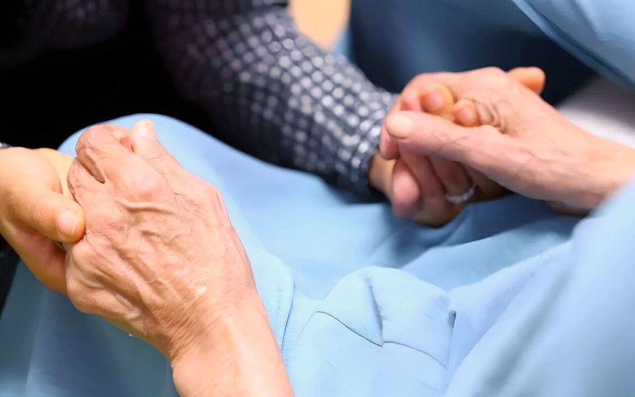 خط ساخن وشراكات جديدة، “التضامن” تستعرض جهود تعزيز رعاية كبار السن