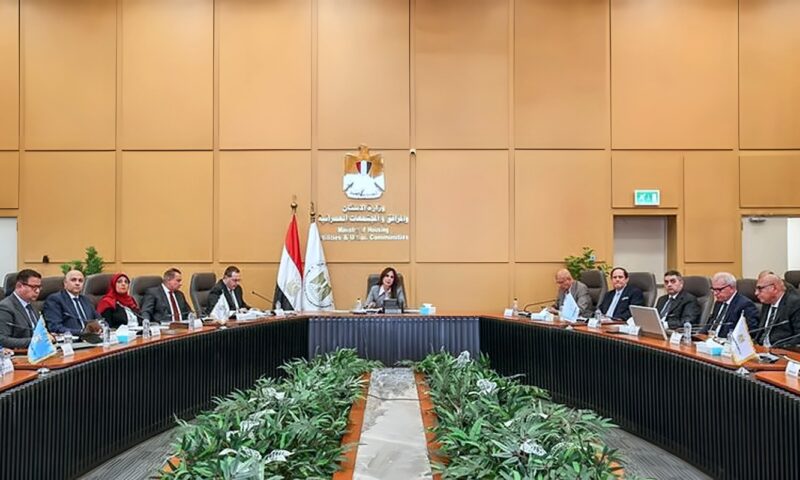 وزيرة الإسكان تناقش مقترح قانون تنظيم السوق العقارية وإنشاء اتحاد للمطورين