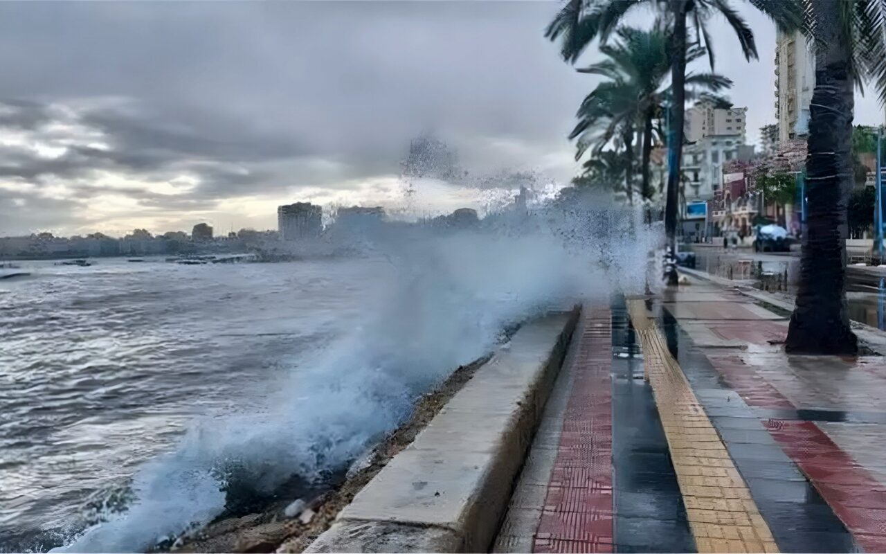 حالة الطقس غدًا الخميس، الحرارة تصل إلى 32 درجة واضطراب الملاحة بالبحر المتوسط