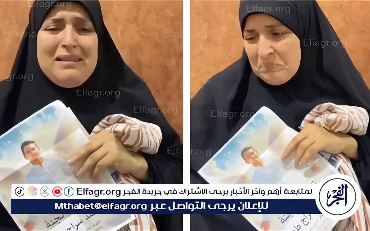 “دموع ووجع وذكريات”.. إنهيار والدة شاب بعد إنهاء حياته على يد نجل عمه في البحيرة