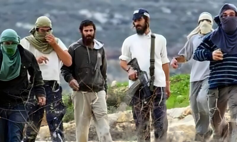 إصابة 5 فلسطينيين إثر اعتداء مستوطنين عليهم بالضفة الغربية