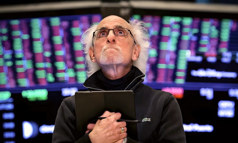 تراجع مؤشرات “وول ستريت” وسط تزايد التوقعات برفع أسعار الفائدة