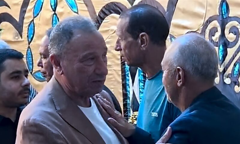 محمود الخطيب يقدم واجب العزاء في نصر إبراهيم نجم الزمالك الأسبق