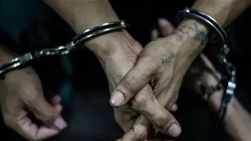 بسبب فلوس المخدرات، القبض على 4 متهمين ألقوا قبطانا من الطابق الرابع بالنزهة