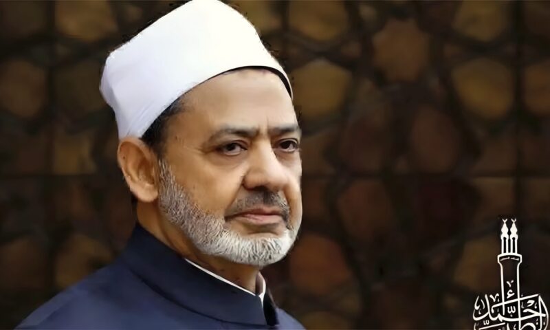 شيخ الأزهر يعزي ملك إسبانيا في ضحايا حادث القطار ويواسي أسرهم
