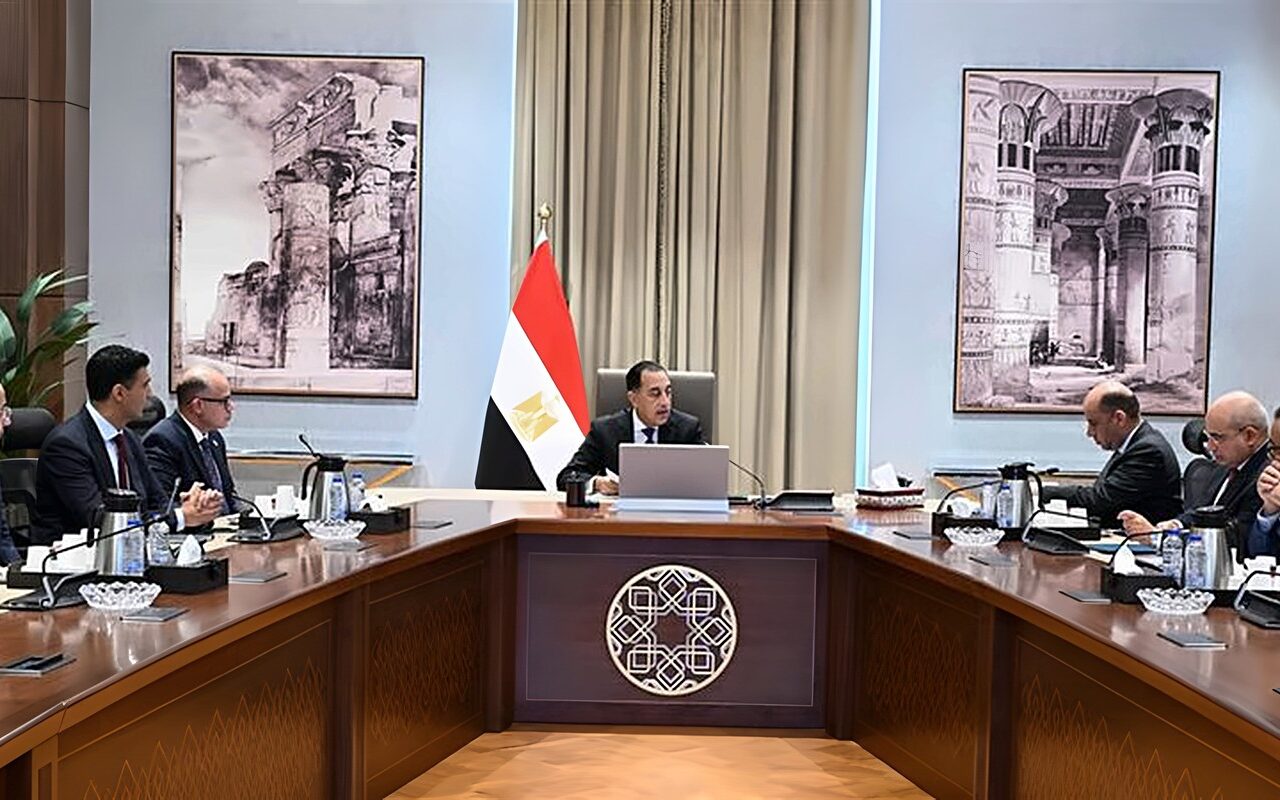 قبل منتدى مصر 2026.. مدبولي يناقش تحديات المستثمرين ومستقبل الصناعة في مصر