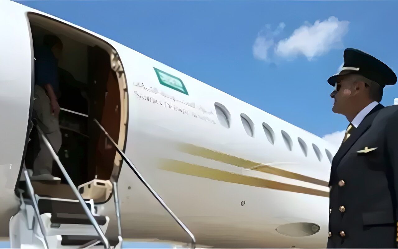 “فايننشال تايمز”: هجمات الحوثيين تشعل أسعار استئجار الطائرات الخاصة بالسعودية