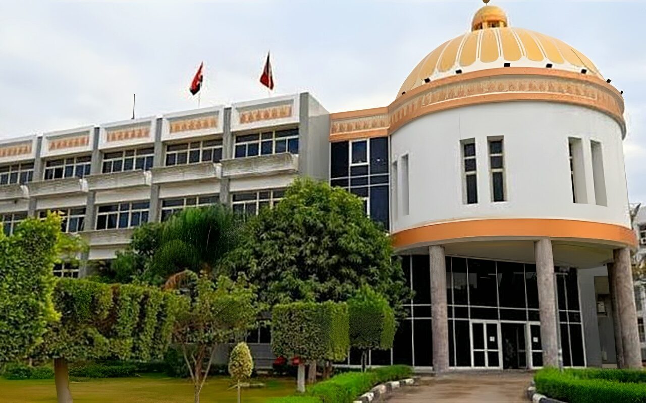 جامعة الفيوم تفتح باب التقديم لبرنامج الدراسات العليا في تطبيقات الذكاء الاصطناعي بعلوم الرياضة