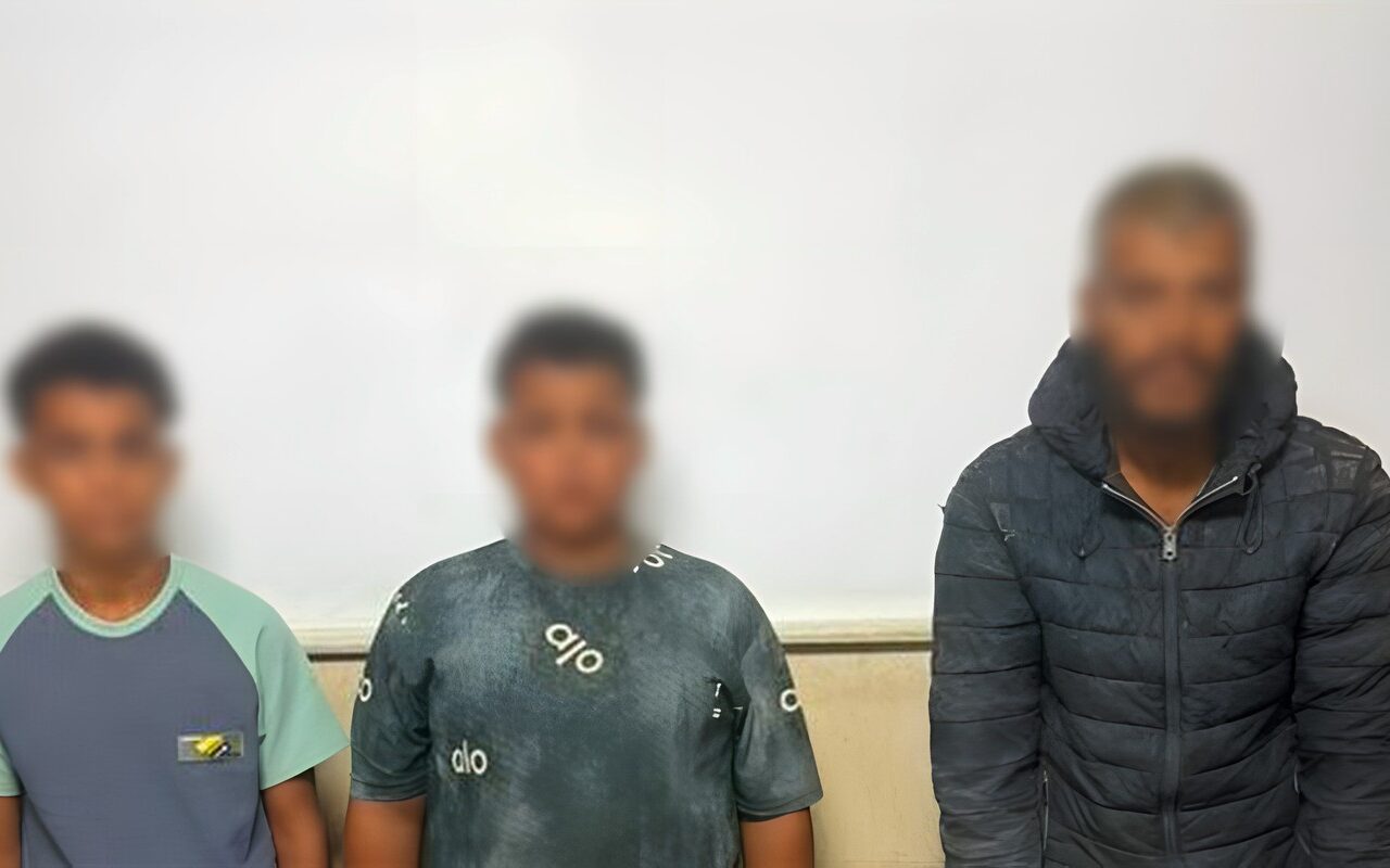 3 عاطلين يعتدون على طفل بالضرب في رأس البر، والتحريات تكشف مفاجأة