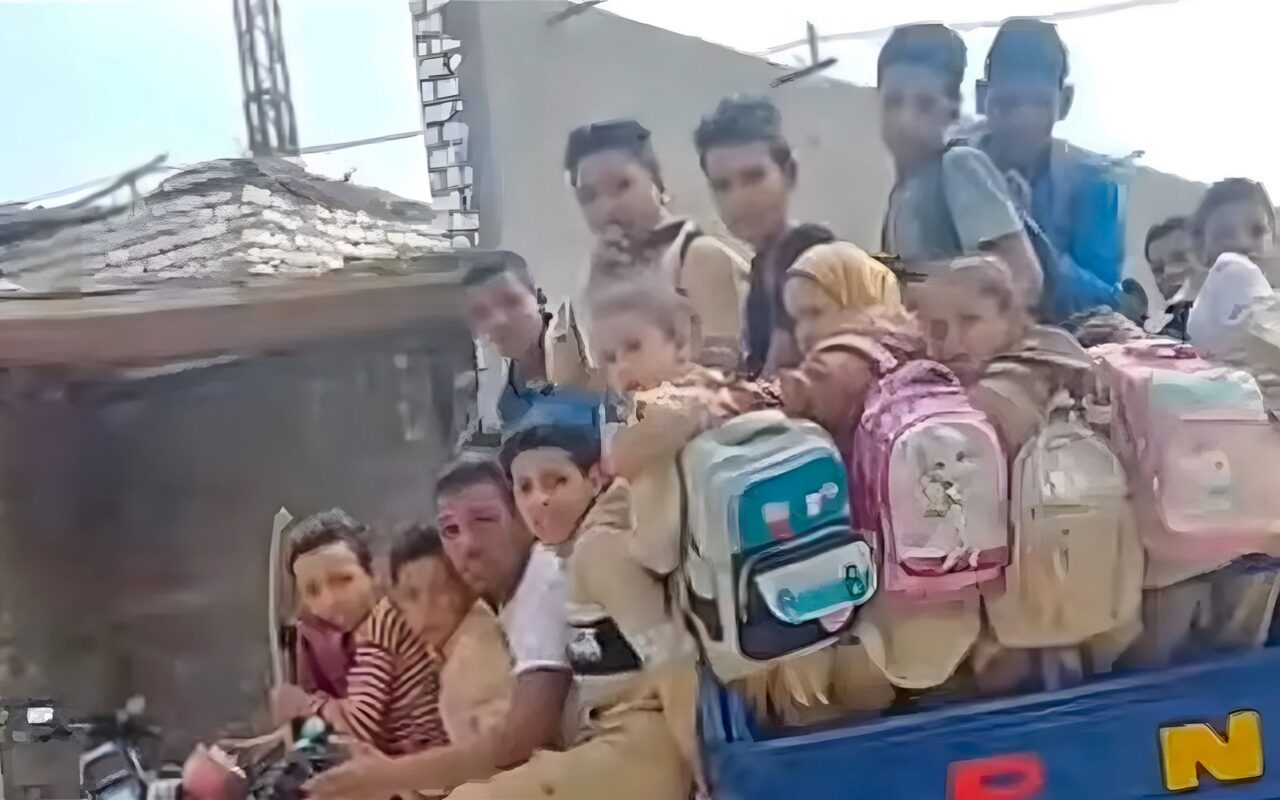 ضبط سائق تروسيكل يعرض حياة التلاميذ للخطر بالفيوم