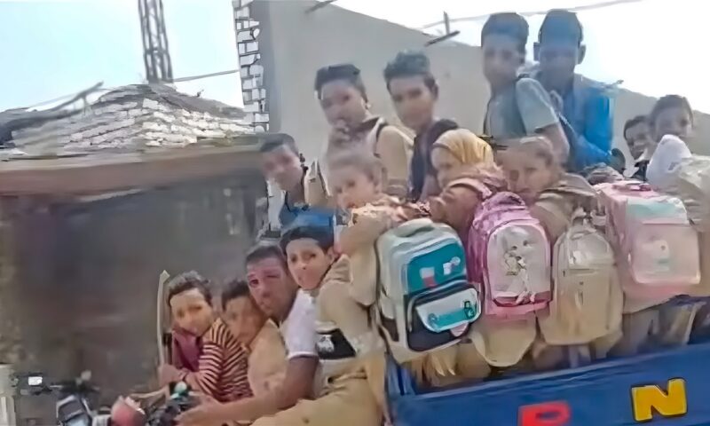 ضبط سائق تروسيكل يعرض حياة التلاميذ للخطر بالفيوم
