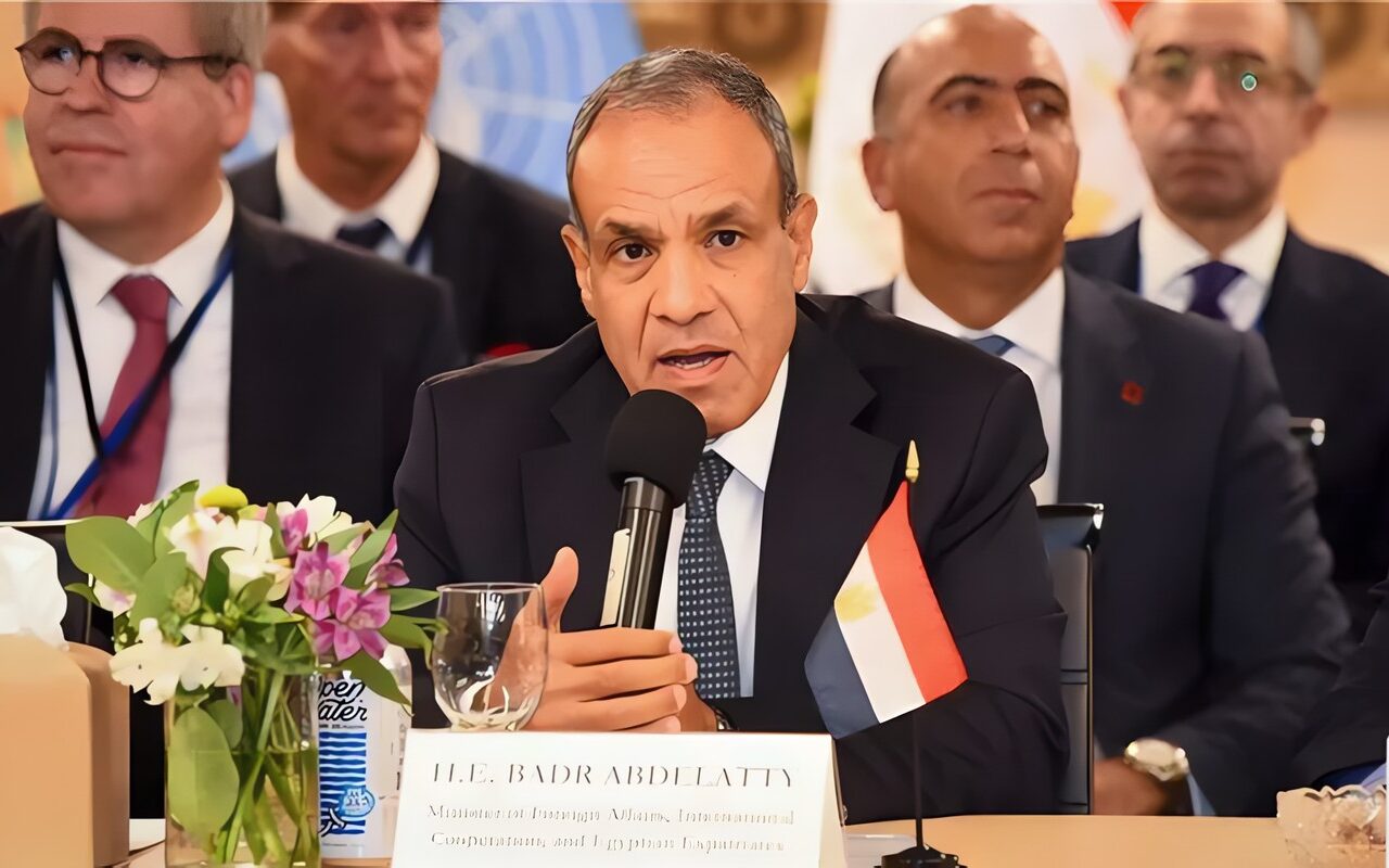 وزير الخارجية يستعرض تحديات الاتجاهات الاستراتيجية الشرقية والغربية وتداعياتها على الأمن القومي المصري