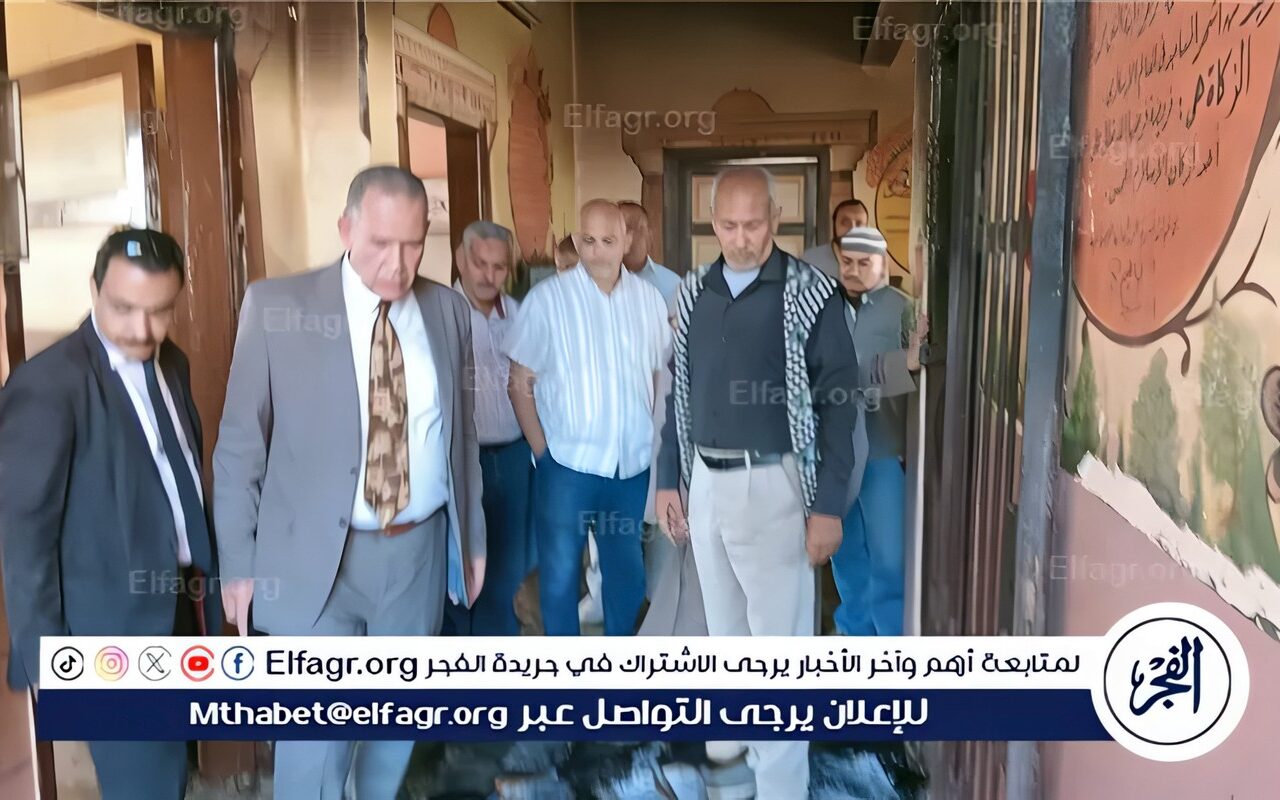وكيل التعليم بأسيوط يتفقد السيطرة على حريق محدود بغرفة بمدرسة الخلفاء الابتدائية بموشا