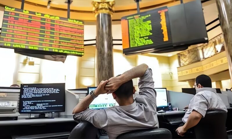 البورصة توقف التداول لمدة نصف ساعة بعد هبوط مؤشر EGX 100 بنسبة 10%