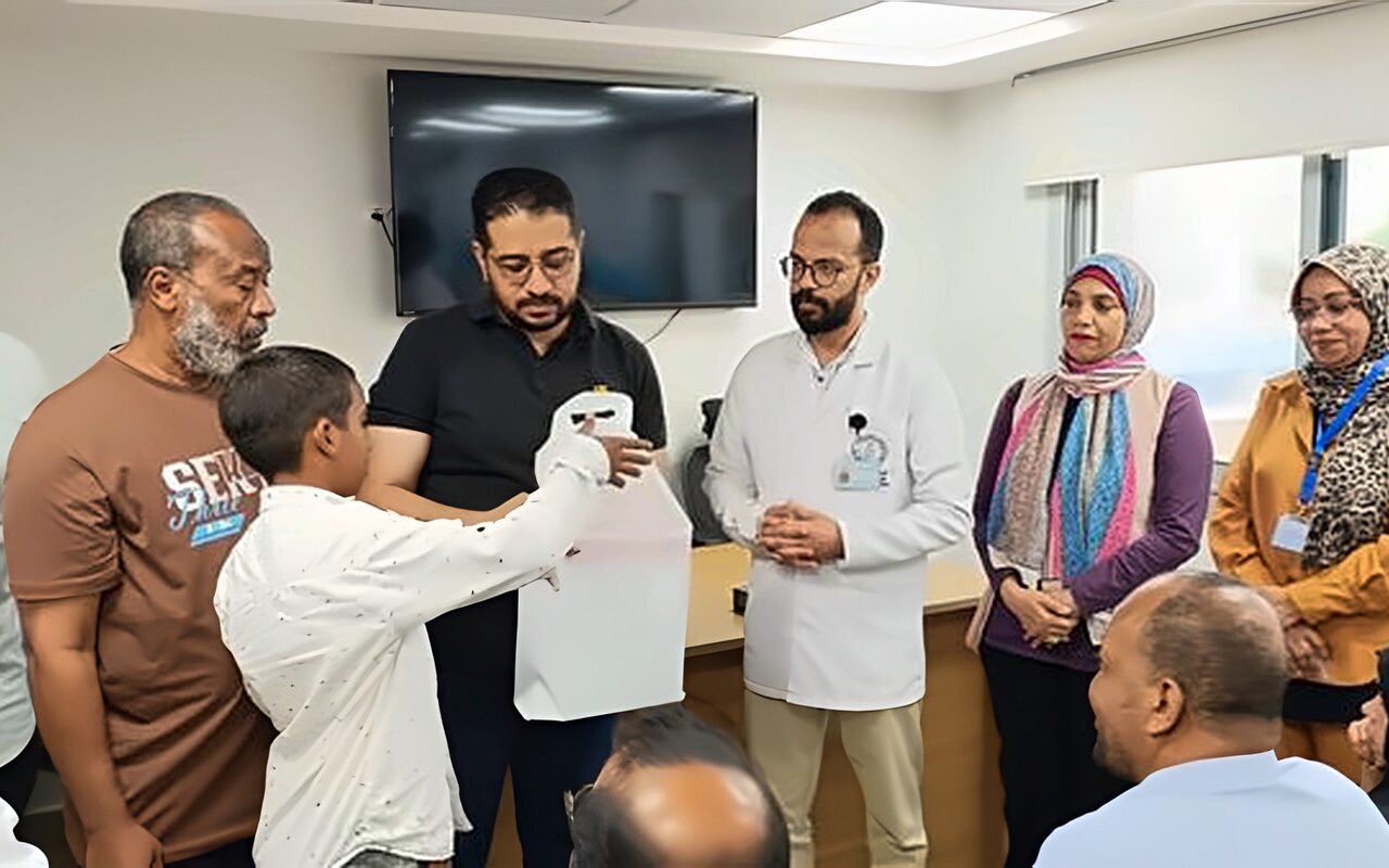 «769 سماعة لمرضى ضعف السمع بأسوان منذ بداية 2026»