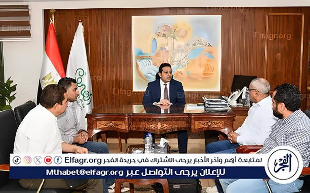 نائب محافظ الفيوم يناقش مع ممثلي إحدى شركات الأسمنت التعاون لإنشاء مصنع لتدوير المخلفات وإنتاج الوقود البديل