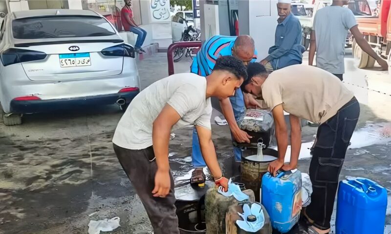 حملات أمنية مكثفة بأسوان.. ضبط 35 متهمًا و7 أسلحة نارية و60 طنًا من السولار