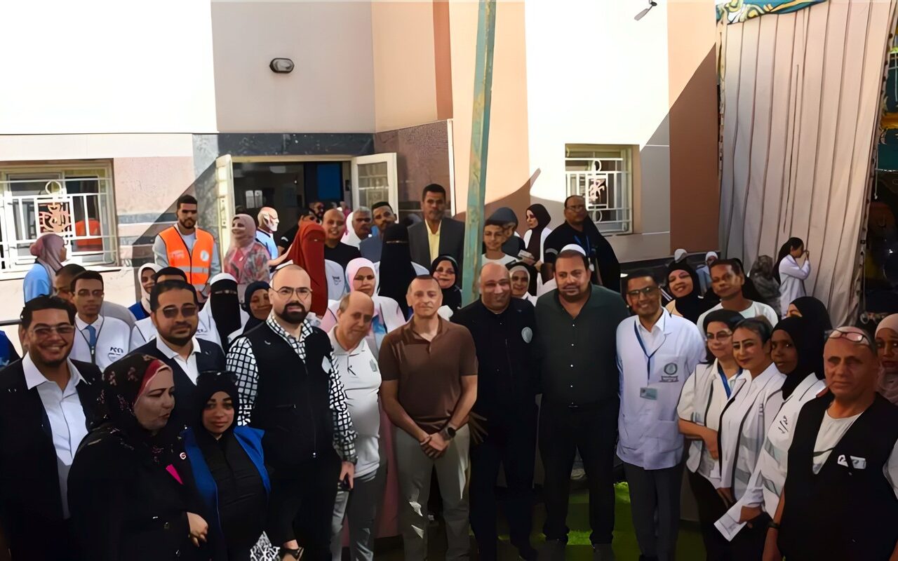 محافظ أسوان يعلن التوسع في القوافل الطبية.. قافلتان جديدتان لنصر النوبة والمناطق النائية