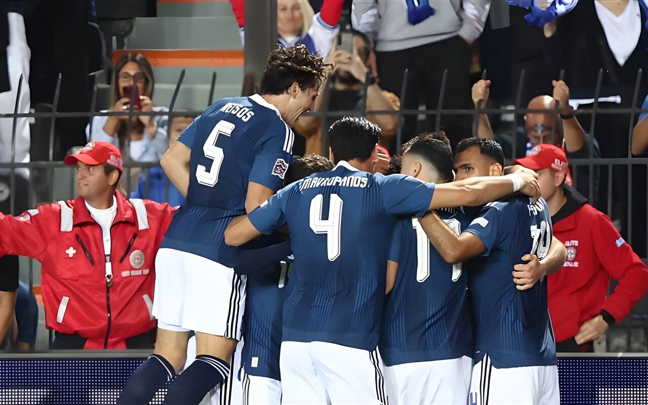 هولندا واليونان تتعادلان 2-2 في مباراة مثيرة بدوري الأمم الأوروبية
