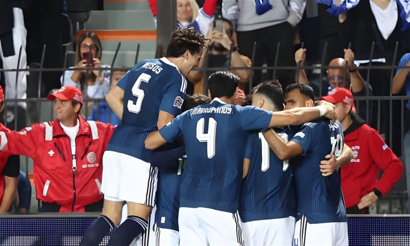 هولندا واليونان تتعادلان 2-2 في مباراة مثيرة بدوري الأمم الأوروبية