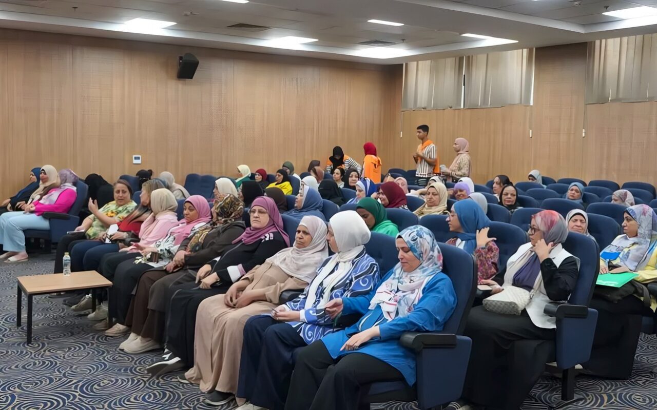 رئيس جامعة عين شمس يفتتح حملة التوعية والكشف المبكر عن أورام الثدي