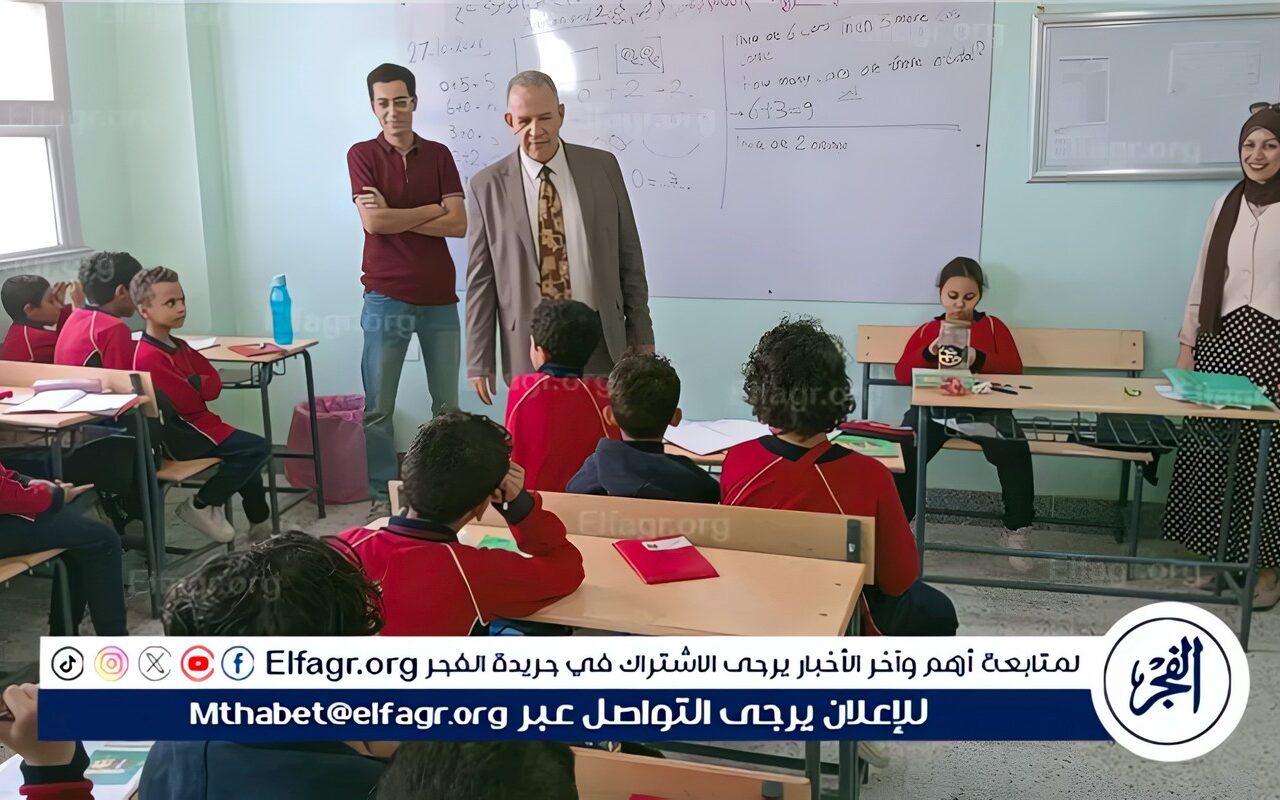 وكيل التعليم بأسيوط يتابع الانضباط المدرسى بمدارس 30 يونيو والثورة لغات والجهاد بحى غرب