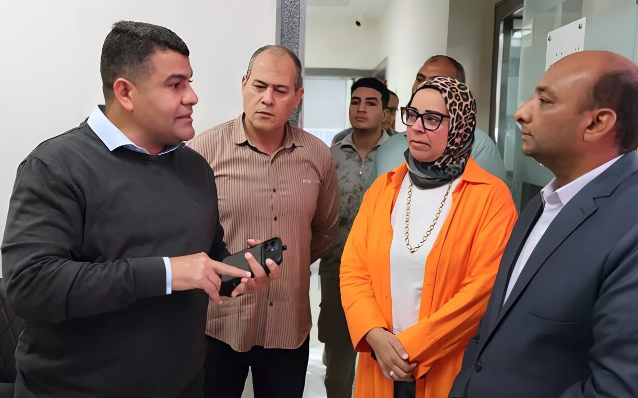 رئيس صرف الإسكندرية يتفقد غرفة العمليات المركزية لمتابعة سرعة الاستجابة للبلاغات