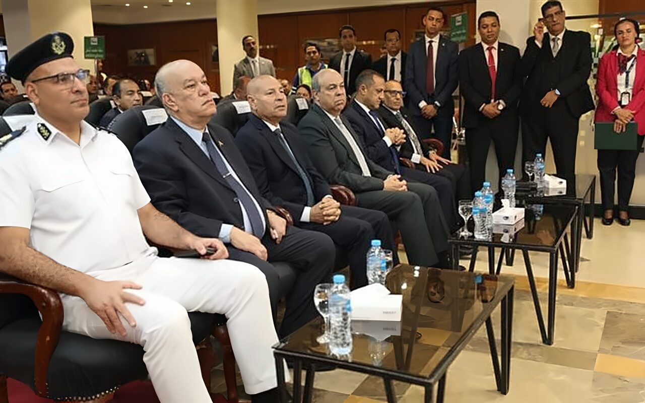 وزير الطيران: تجارب الطوارئ وسيلة أساسية للتحقق من كفاءة خطط وإجراءات التعامل مع المواقف الاستثنائية