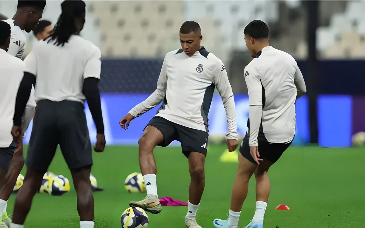 ريال مدريد ينهي تدريباته استعدادًا لمواجهة برشلونة في الدوري الإسباني (فيديو)
