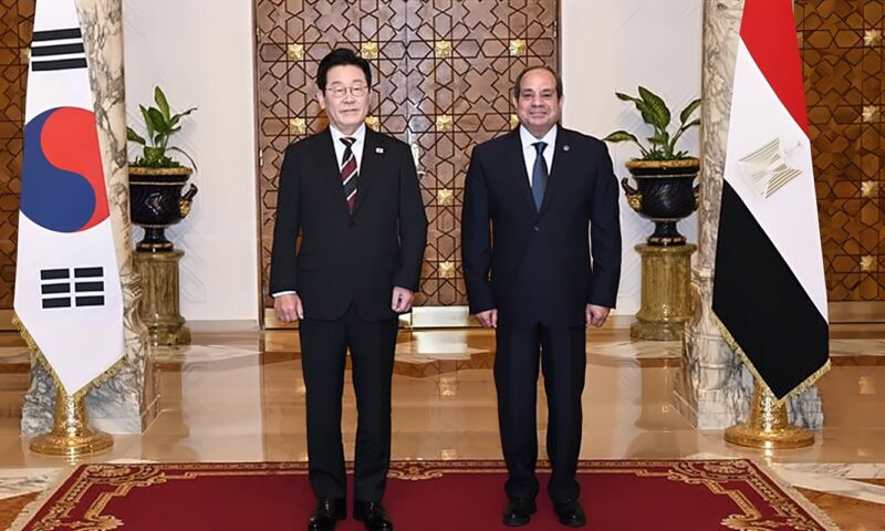 السيسي يقود تطور العلاقات المصرية الكورية إلى شراكة استراتيجية.. الاقتصاد والاستثمار والصناعة والتعليم والتكنولوجيا والتحول الرقمي ونقل الخبرات تتصدر مجالات التعاون