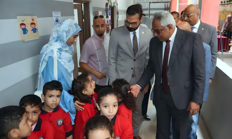 نائب محافظ سوهاج يتابع فعاليات الحملة القومية للتطعيم ضد الحصبة والحصبة الألمانية