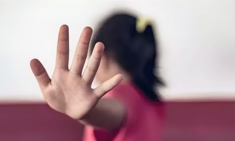 والدي ضربها بالماسورة، طفلة تكشف تفاصيل مقتل والدتها بسبب خلافات زوجية بالمنيا