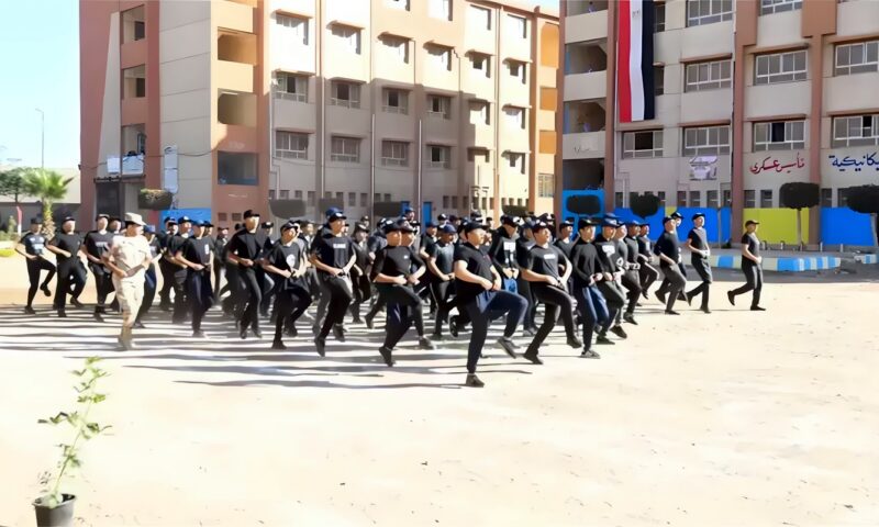 محافظ الدقهلية يشيد بانضباط طلاب مدرسة ميت غمر الصناعية الميكانيكية للتأسيس العسكري